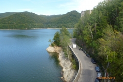Droga nad jeziorem Vidraru